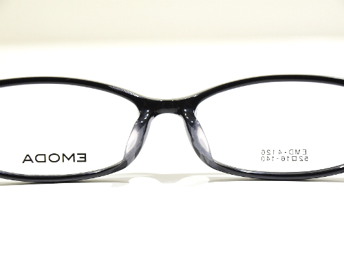 神戸三宮　さんプラザコンタクトレンズメガネ店　EMODAのメガネ