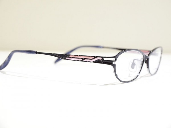 こうべの眼鏡　さんプラザコンタクトレンズ メガネ店　vividmoon（ヴィヴィッドムーン）のメガネ