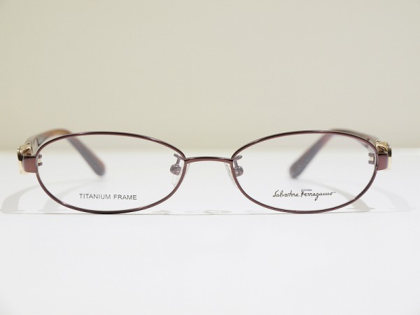 コウベのメガネ　さんプラザコンタクトレンズ メガネ店　フェラガモのメガネ
