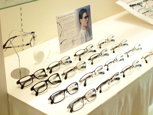神戸のメガネ　さんプラザコンタクトレンズ　メガネ店　ラインアートのメガネ